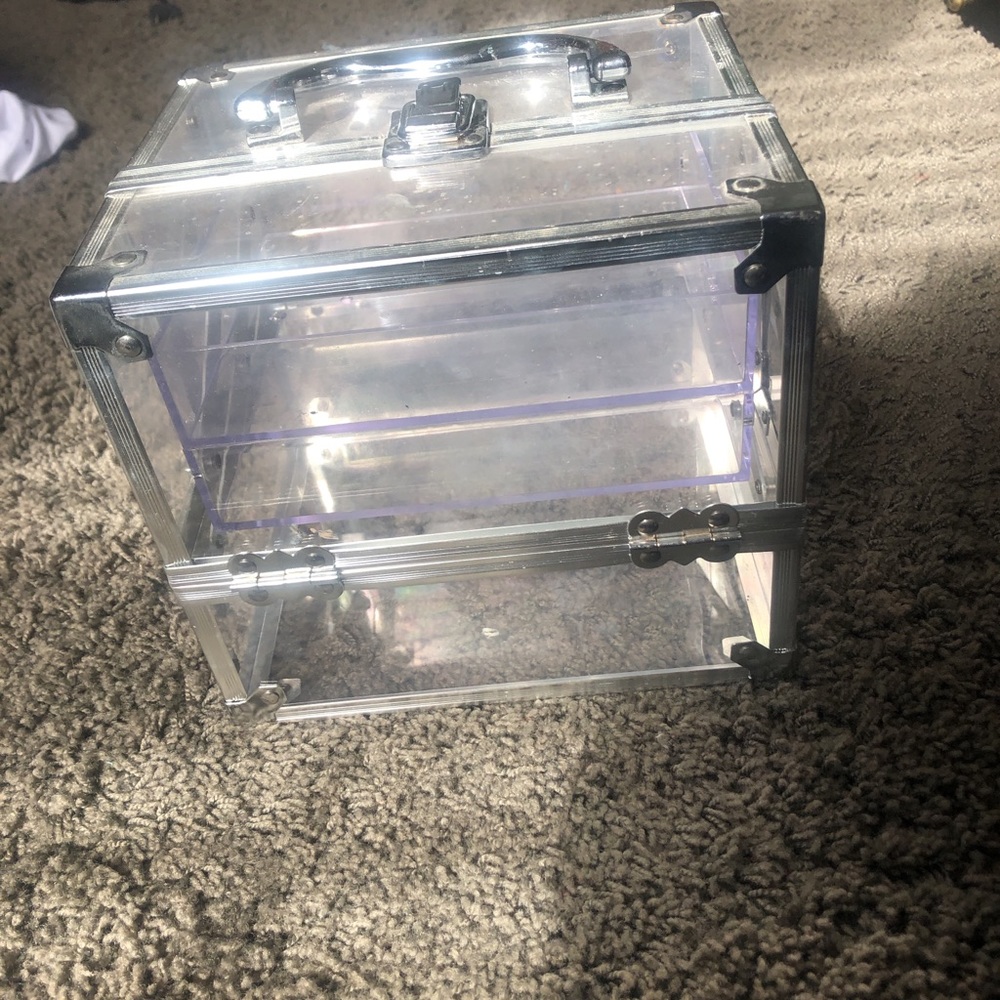 MAKEUP BOX